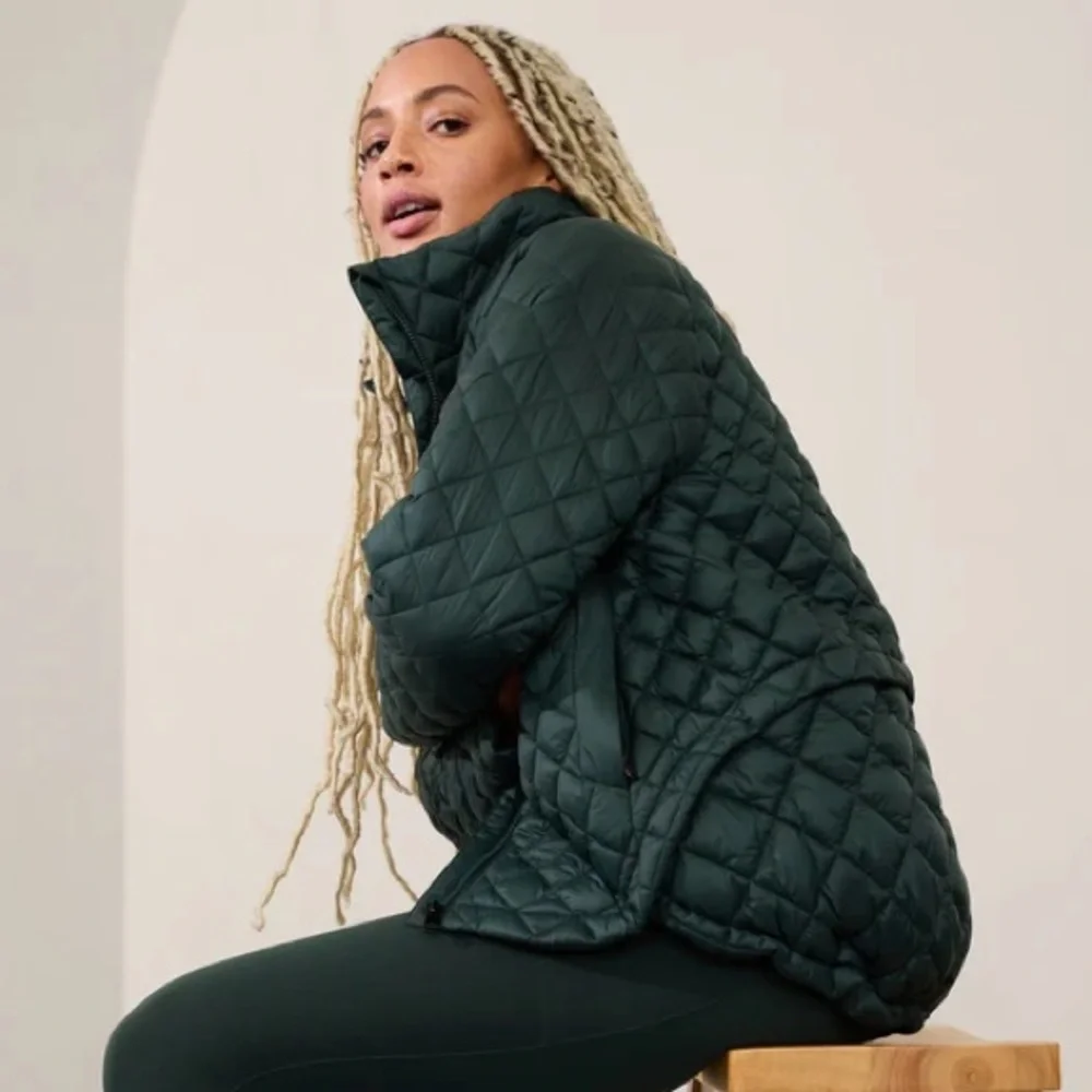 SOLD Athleta Whisper Featherless Puffer Jacket in Cypress Size M - Picture 2 of 8